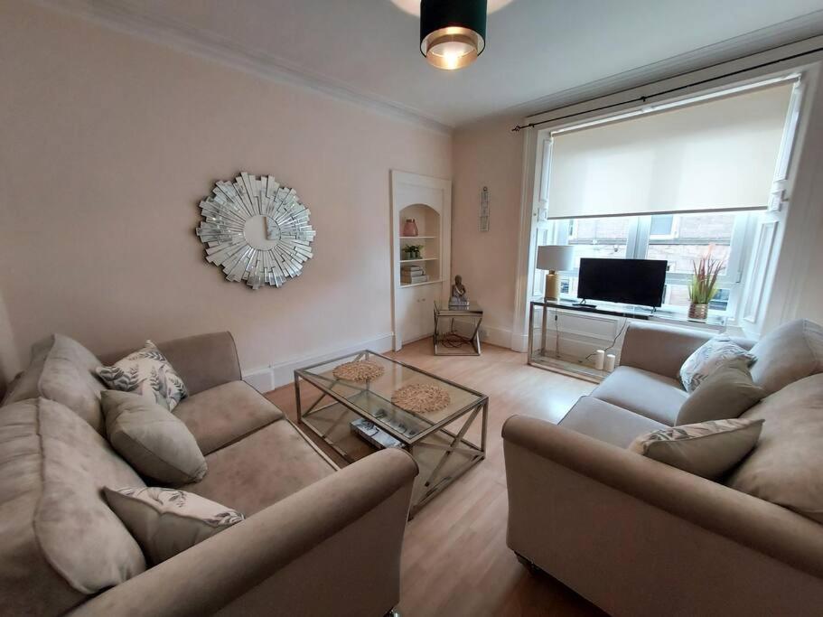 Lovely 2 Bedroom Apartment In The Centre Of ฮาวิค ภายนอก รูปภาพ